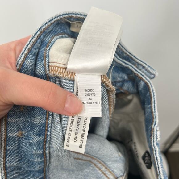 Madewell The Curvy Perfect Vintage Jeans in Coney Wash Destroyed Edition - Picture 10 of 10